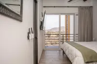 Quick walk to Cerritos Beach, private Hot tub, pool, gym, ocean & mountain VIEWS - Vuoristonäköala
