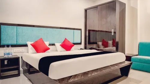 Hotel Komal Palace - parkir
