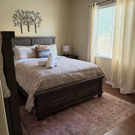 Golf Course Oasis, Pool, Spa, Games, Walk to Festivals, Pet Friendly.