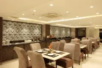 Hotel Sakura Gurgaon - สระว่ายน้ำส่วนตัว