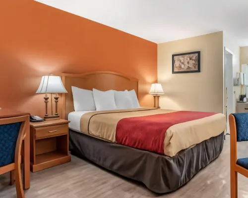 Econo Lodge Inn & Suites Hotels in Evergreen
