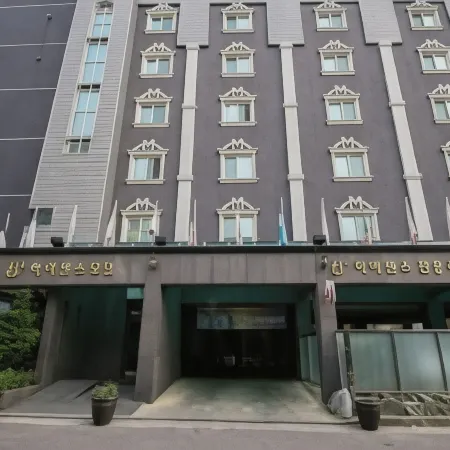 Casa Lucido Hotel Отели рядом с достопримечательностью «Храм Тодогам»