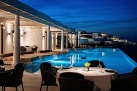 Cresanto Luxury Suites - Rooftop Pools