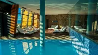 Design Suites Calafate - Pool