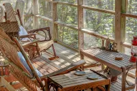 Secluded Lake Front Cabin - on Lake Hartwell, with Dock, Fenced Yard, Fire Pit. - 4성급
