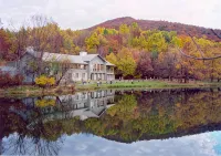 Peaks of Otter Lodge - Homestays