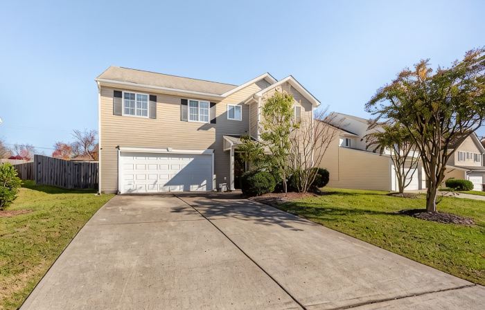 Charming 3-bedroom house in delightful McLeansville with AC, WiFi