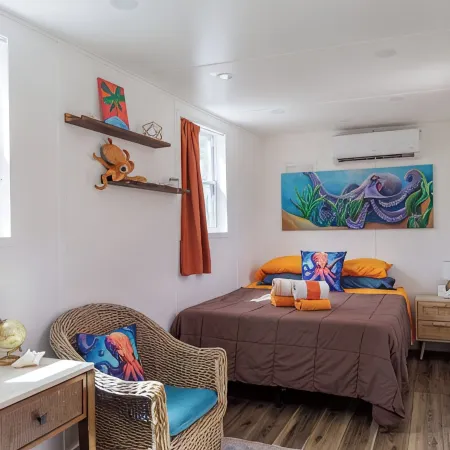 Octopus Den Glamping Site with AC Отели в г. Сентрал