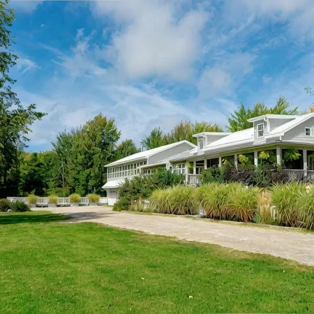 10 Acre Custom Built Country Estate with Pool Sleeps 20