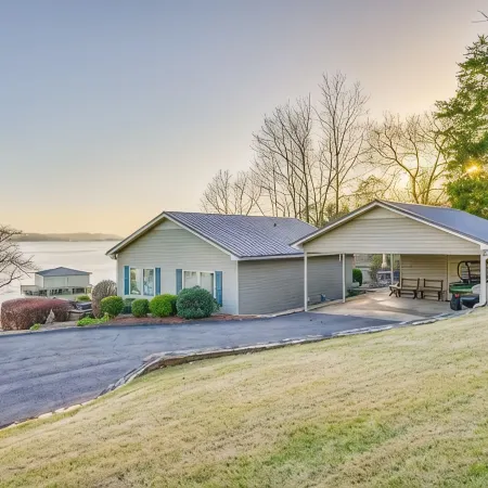 Briar Patch - Guntersville Lake, waterfront w/dock