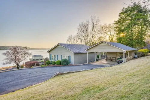 Briar Patch - Guntersville Lake, waterfront w/dock - Boutique