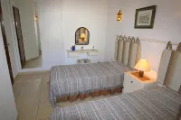 Super family villa has Wi Fi, private pool, walk to village & beach! - プライペートプール
