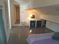 Right in the Historic Center Very Quiet Cocoon Apartment 2 Air-Conditioned Bedrooms - 4-Sterne