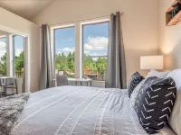 NEW Listing - Modern Mountain Family Retreat, Golf course, Trails, Skiing++ - Pools