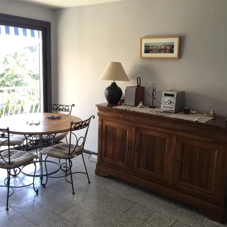 Cassis apartment near beaches & port, panoramic view, aircon, private parking