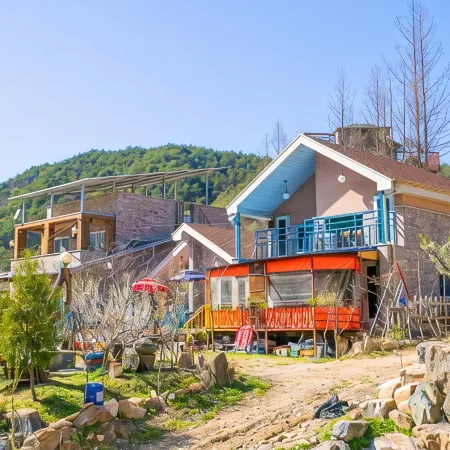 Jecheon Healing Pension Отели рядом с достопримечательностью «Храм Пэклёнса»