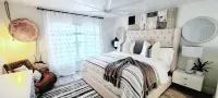 POSHPADZ - Banyan Villa - Close to Jupiter Beach - Private Pool & Tiki Sleeps 8 - 3-Star