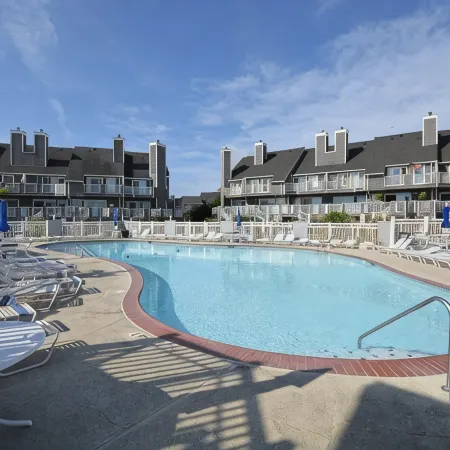 Upscale Clean Bayfront Townhouse with 4 Balconies, 14th Street