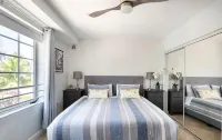 Luxurious Ocean Front Condo in The Carlyle at Miami Beach on Ocean Drive - Jacuzzi