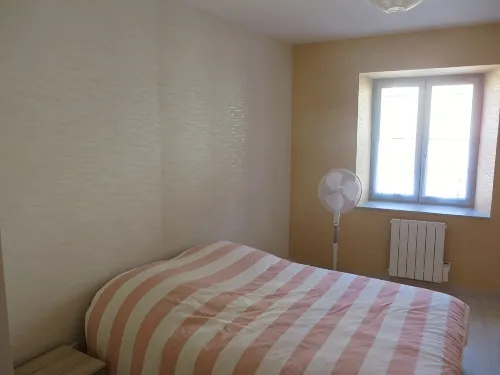 4-bed apartment ideally located 10 minutes walk from the lake