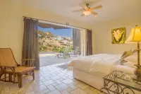 Luxurious Villa Los Amigos with 4 bedrooms, private pool and hot tub