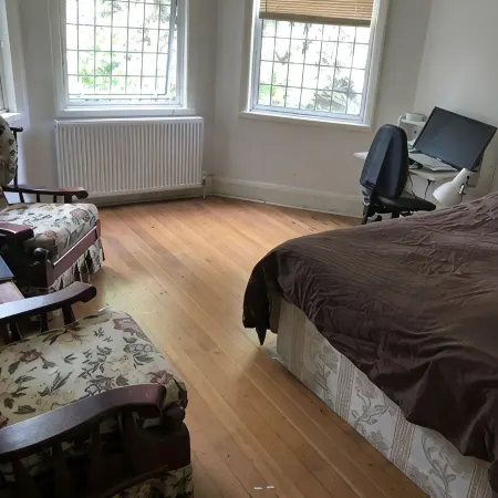 Cosy Room in a quiet and a peaceful neighbourhood.