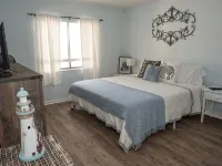 Beautiful Condo steps away from Beach - 3-stjärniga