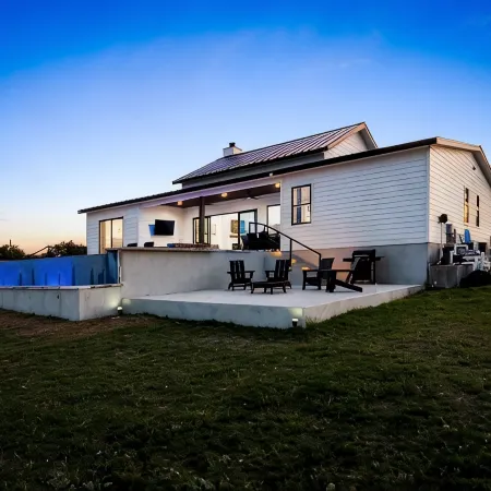 NEW Pool, Hot Tub, Fire Pit, Views on 10 acres, 5 mins from DT Johnson City!