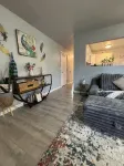 Charming Feathers Theme Home, King Bed, 2-bedroom house in Aurora with WiFi - 3 tähden
