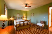 Garagemahal! Trails and Waterfalls Right Out the Door, Forested and Quiet. - 4-Star