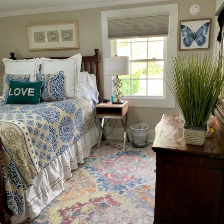 Bear House 1890, Lilly's Loft, Delightful, Upgraded amenities, Walk to Cafes