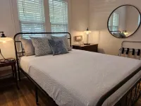 Porch Swing Place - Newly Renovated Charm