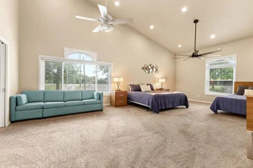 Walk Out to Lake Access, Sleep 30. Great for Multi-Family, Reunions, or Retreats - Wifi