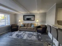Cozy Boathouse Located at the Cedar Point Entrance! - 4성급