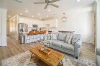 New  3BR/3.5BA condo 1.2 miles from MSU and 1.9 miles from the Cotton District! - WiFi