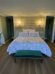Q1 on Crestview, Adorable 1 Bedroom Farm Stay Cabin - บังกะโล