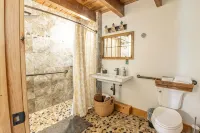 Max's Cabin at Tiny Timbers Resort and Spa! - Hytter