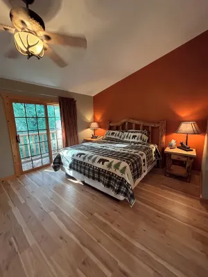 Cozy 2-bedroom cabin steps away from starved rock state park - Alppimaja