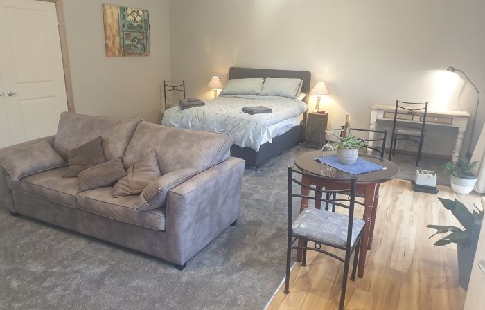 Entire Self Contained Suite, OffGrid Eco Farm Stay
