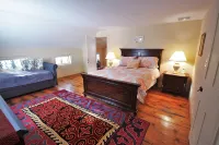 Modern luxury awaits!  86 acres of serenity just minutes from Cooperstown - Wifi