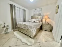Such as house with heated pool, near to parks and lakes - Wifi