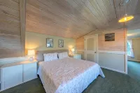 Pet/Family Friendly Getaway w/ Rainier and Marina Views Spacious Outdoor Space - 무료 와이파이