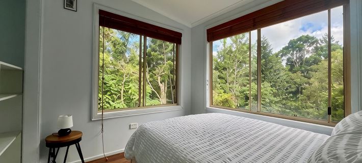 Duckbills Cottage has the convenience of town living but with rural nature feel Hotels in Малени