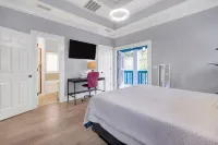 1537- Trend Setter, Entertain Your Heart Away, 1 Mile to Arenas, Pet Friendly - Balkon