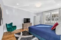 Luxury 4BR in Historic District, Walk to Downtown - 4 stjerner