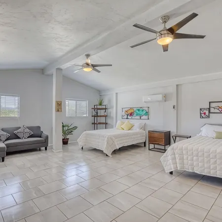 East Tucson - Large family home with pool and spa!