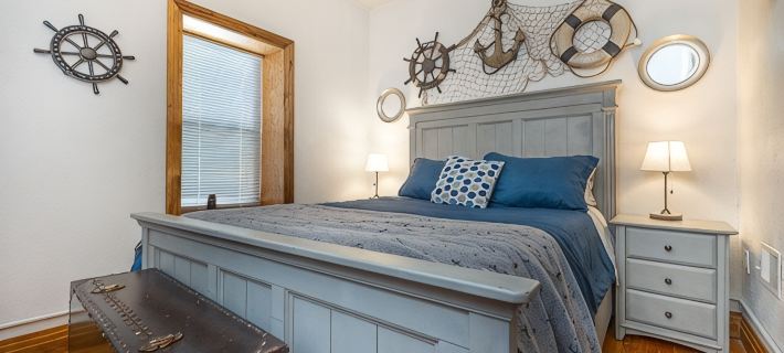Impressive Private 2BR Suite w/Parking Univ Area Hotel di Dubuque