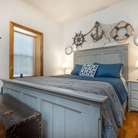 Impressive Private 2BR Suite w/Parking Univ Area