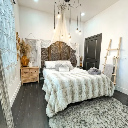 ♥︎Romantic Retreat♥︎Boutique Apt/Hot tub/Fire Pit Hotels in Fountain