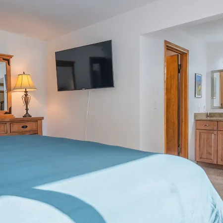 2BR Pine Ridge Condo; Ski-In, Walk to Downtown